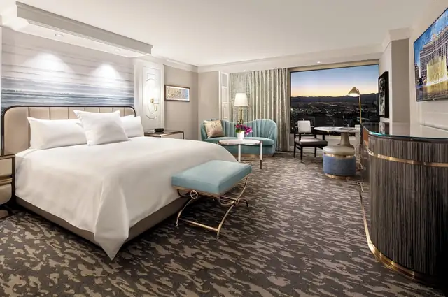 Bellagio en Las Vegas, habitación con cama grande y zona de estar