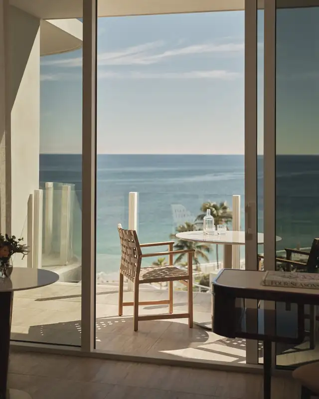 Four Seasons Fort Lauderdale en Fort Lauderdale, fachada del hotel frente a la playa