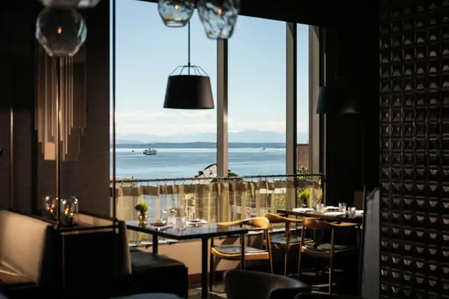 Four Seasons en Seattle, comedor con vista al mar
