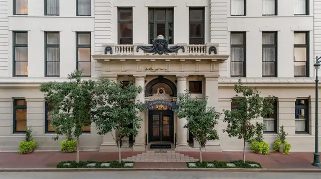 Maison Métier en Nueva Orleans, fachada clásica con entrada central