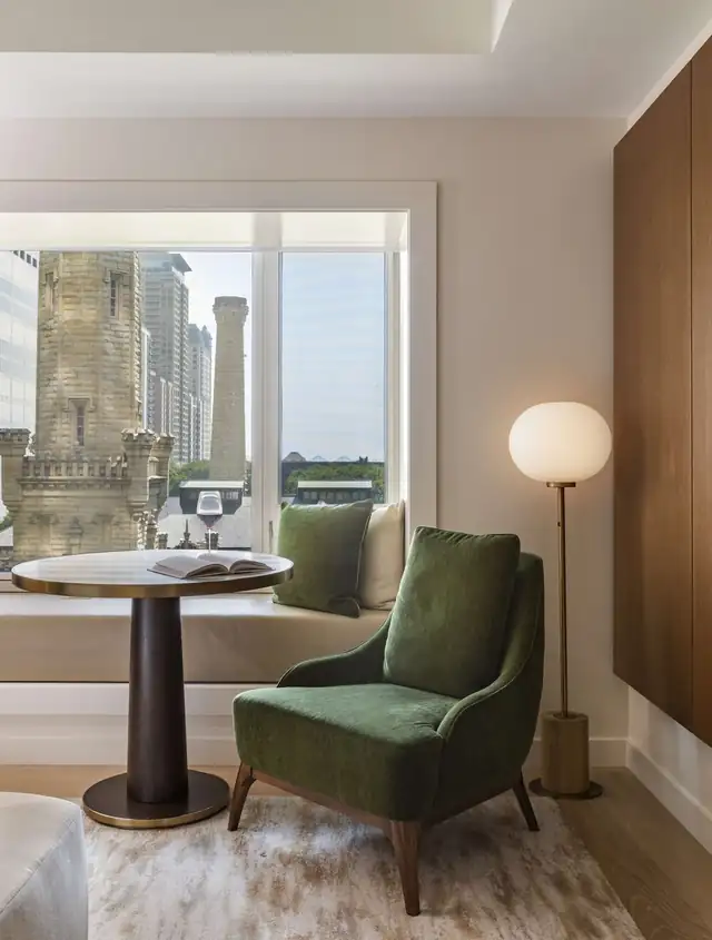 Park Hyatt Chicago en Chicago, habitación con vista a un edificio histórico