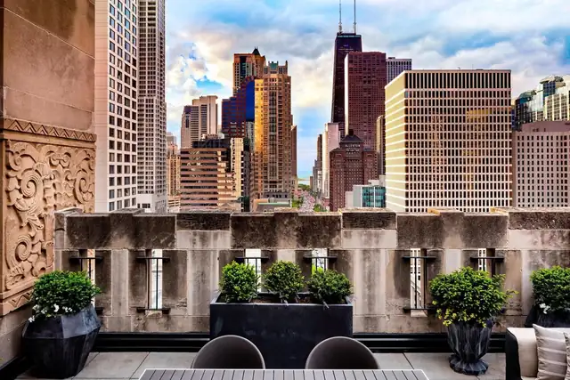 The Gwen en Chicago, terraza en la azotea con vista a la ciudad