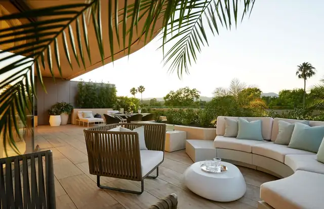 Waldorf Astoria Beverly Hills en Los Ángeles, lounge exterior moderno