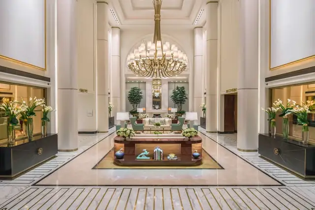 Waldorf Astoria Beverly Hills en Los Ángeles, vestíbulo lujoso con rotonda central