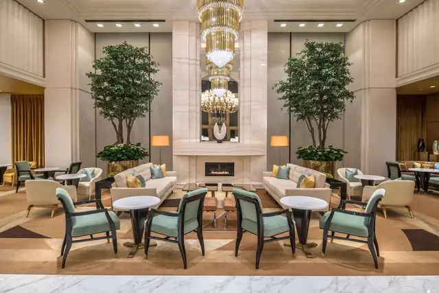 Waldorf Astoria Beverly Hills en Los Ángeles, vestíbulo con chimenea central