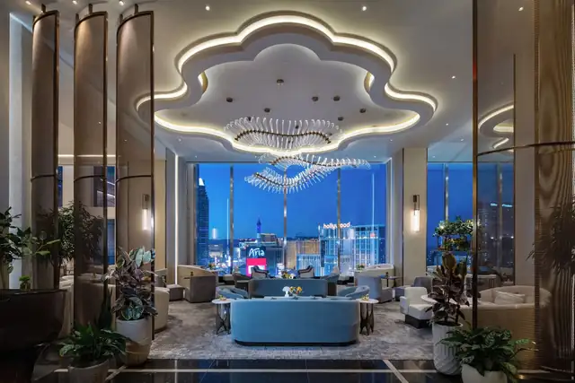 Waldorf Astoria en Las Vegas, lobby moderno con amplio sector de estar